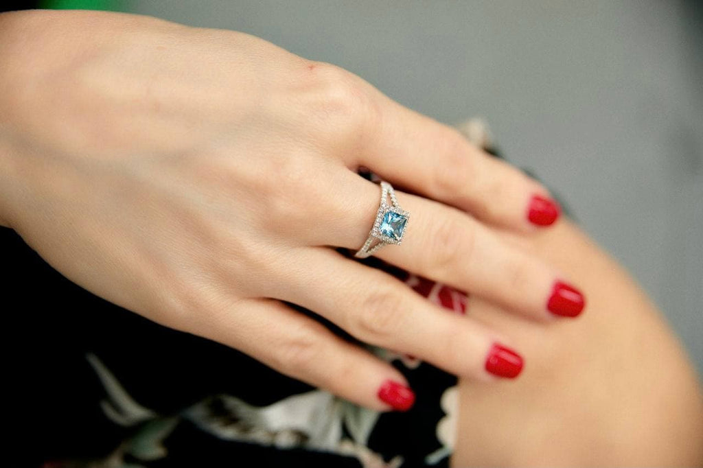 What is the Difference Between a Wedding Ring and an Engagement Ring?